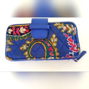 Vera Bradley RFID Smartphone Wristlet – Romantic Paisley – Pre-Owned